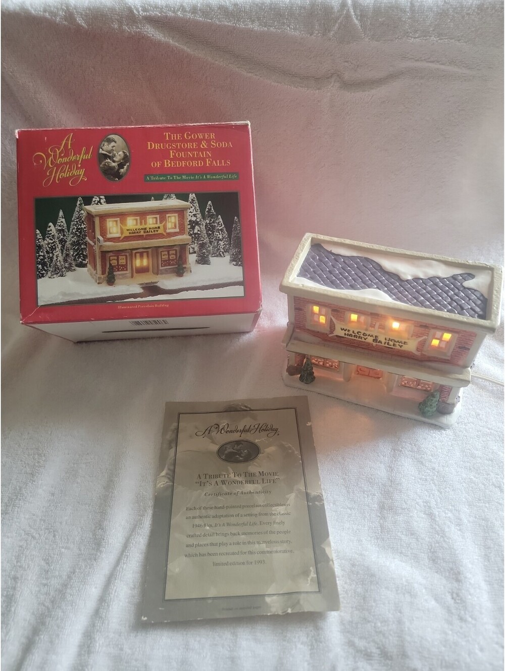 It’s a Wonderful Life Holiday Christmas Village Drugstore Sode Fountain Bedford